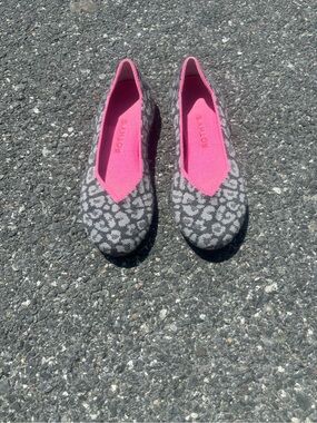 Rothy's Gray Leopard Knit Flats with Pink Insole